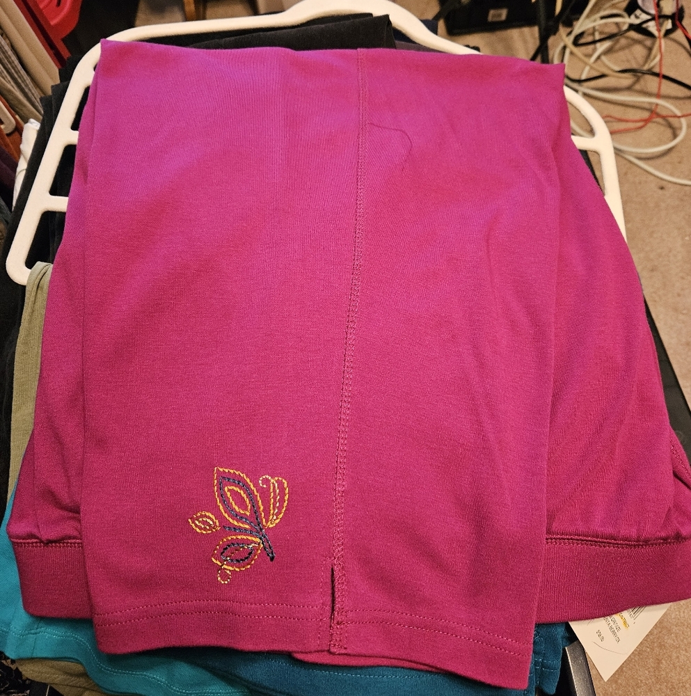 #346 Breckenridge- Knit  Capris w/ Embroidered Leaf - Size: 2X- various colors - Picture 2 of 8